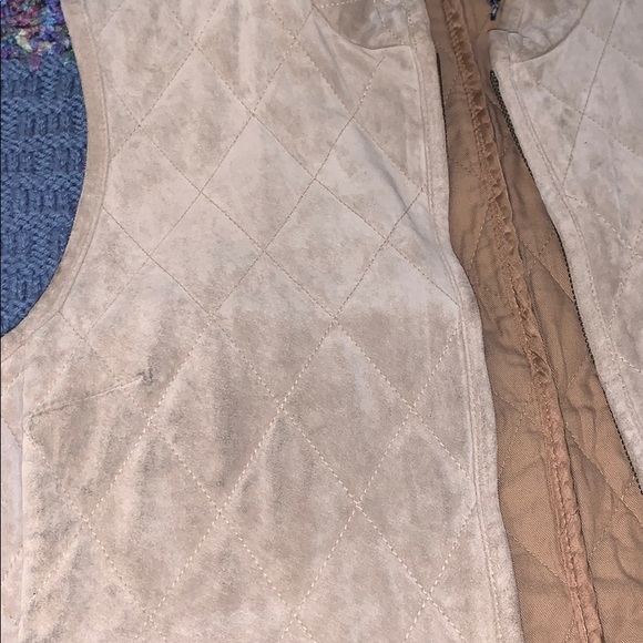 Ann Taylor Quilted Vest - Picture 3 of 7